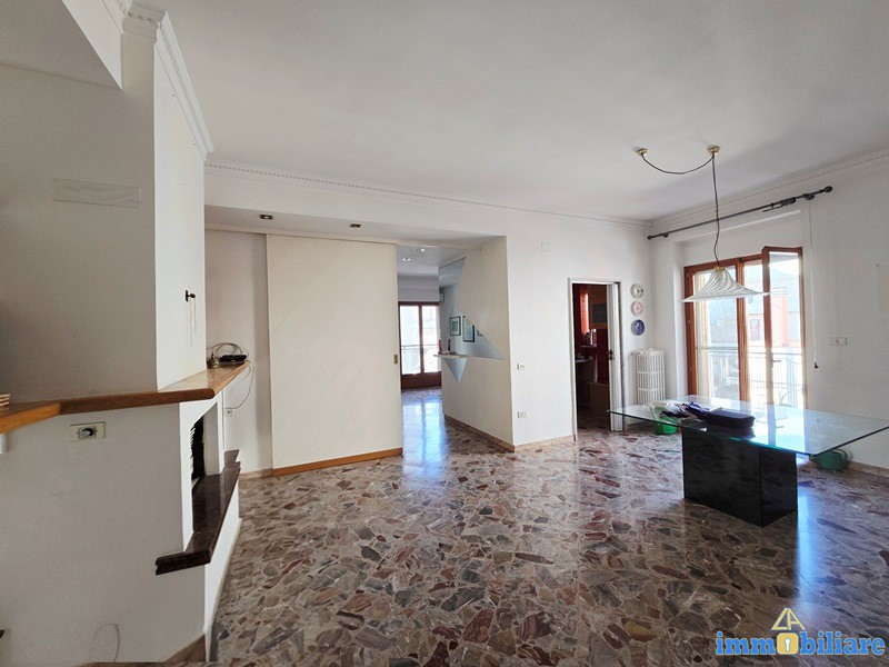 Appartamento angolare con sottotetto